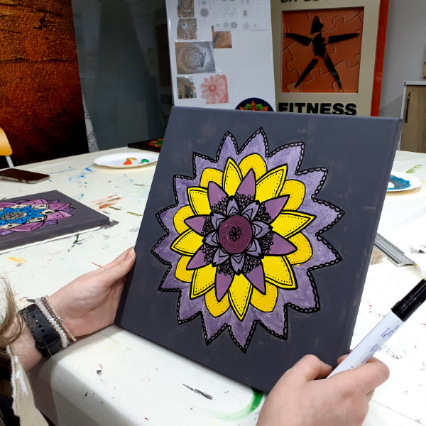 kiko kreativagentur - Mandala-Blume auf Leinwand